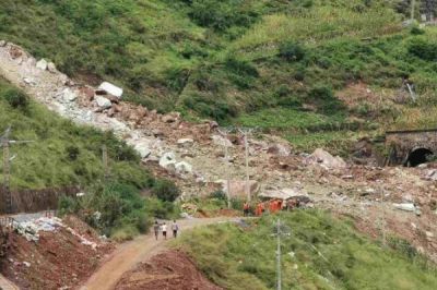 成昆铁路山体崩塌：成昆铁路甘洛段突发山体崩塌，24人遇险